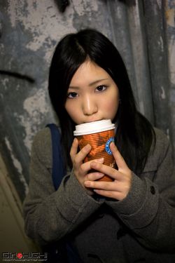 少女遭开水灌嘴